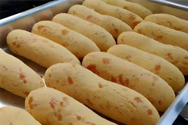 Biscoito de polvilho assado mineiro perfeito para servir com um café quentinho