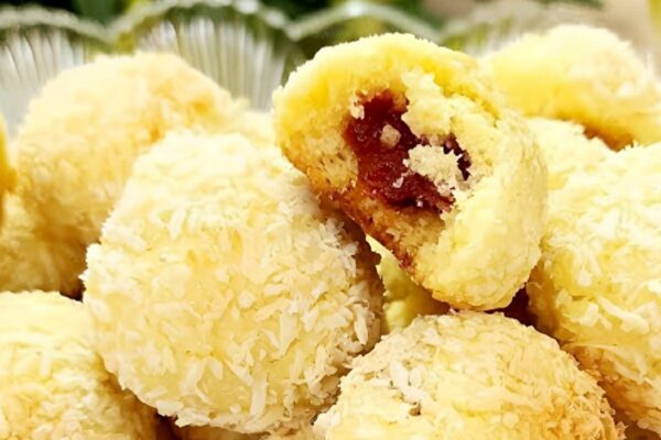 Bolachinha de coco com goiabada que derrete na boca perfeita para a hora do café