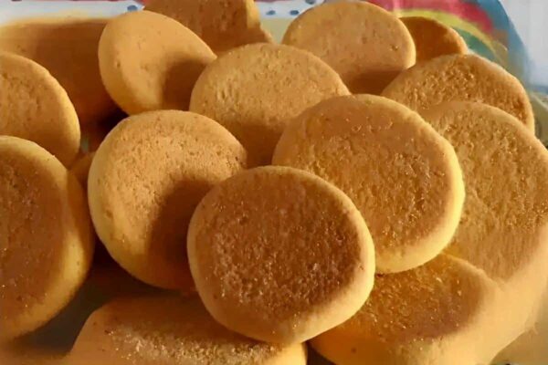 Bolachinha de fubá tão leve que some na boca perfeita para servir com chá ou café