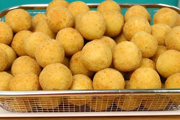 Bolinha de queijo fácil: essa não tem como errar e fica uma delícia