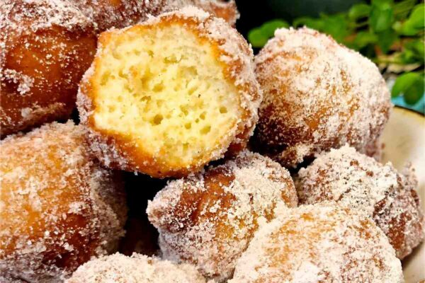 Bolinho de chuva com leite em pó sequinho delicioso e perfeito para o lanche