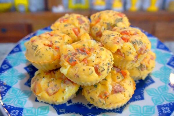 Bolinho pizza muito fácil de fazer e serve para qualquer hora do seu dia