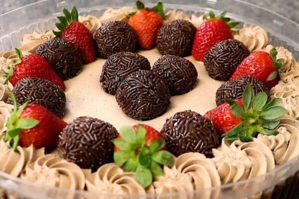 Bolo alagado de chocolate: o bolo que viralizou na internet na versão chocolatudo