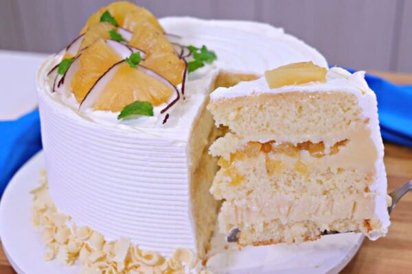 Bolo de abacaxi com coco para festa não precisa ser confeiteira para fazer esse bolo