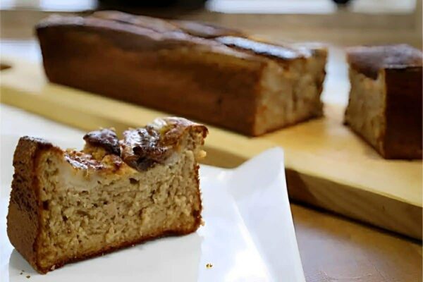 Bolo de aveia com banana integral sem farinha de trigo nem açúcar refinado