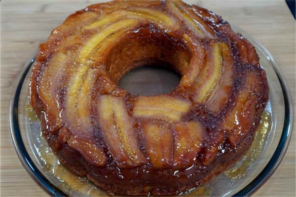 Bolo de banana fácil: esse tem banana até na massa
