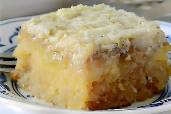 Bolo de coco docinho do céu: ele é tão molhadinho que derrete na boca