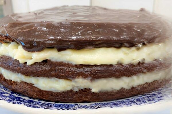 Bolo de festa completo sem forno feito na frigideira