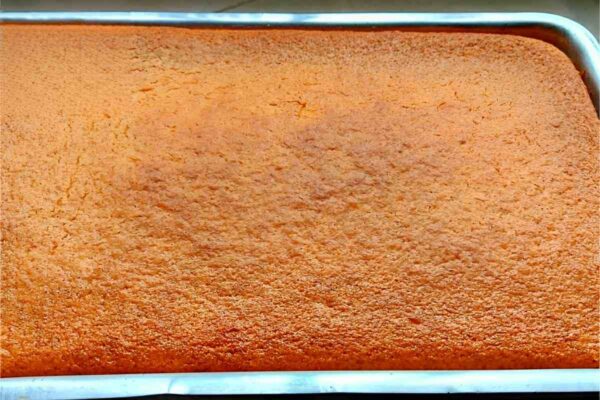 Bolo de fubá simples e fofinho para comer com café