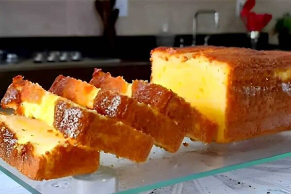 Bolo de fubá tipo Pullman feito no liquidificador é só bater os ingredientes e levar pra assar