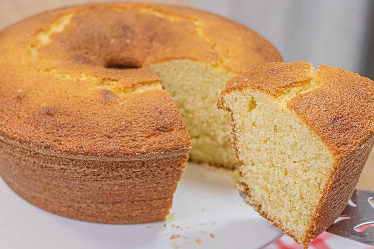 Bolo de laranja caseirinho muito simples de preparar fica uma delícia