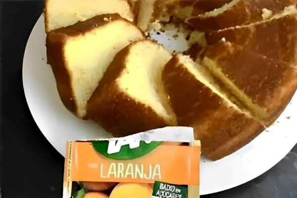 Bolo de laranja com suco Tang de liquidificador muito simples e fácil de fazer