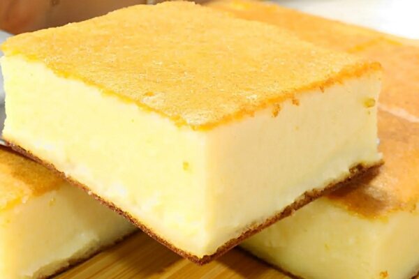 Bolo de leite bem úmido e molhadinho para servir no lanche ou na sobremesa