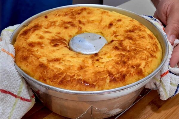Bolo de mandioca sem farinha de trigo esse bolo é sucesso garantido no café da tarde