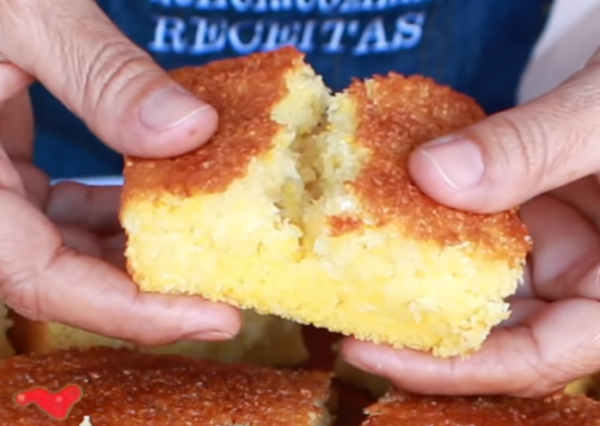 Bolo de milho com queijo um bolo cremoso com sabor da fazenda uma delícia para seu café ou lanche