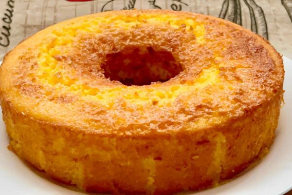 Bolo de milho sem farinha e sem leite feito no liquidificador muito fofinho e delicioso