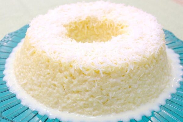 Bolo de tapioca granulada bem cremoso e molhadinho ótima opção para qualquer dia da semana