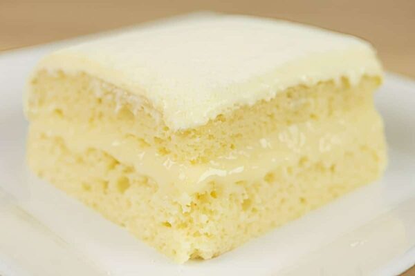 Bolo gelado de leite ninho fofinho e molhadinho perfeito para adoçar o seu final de semana