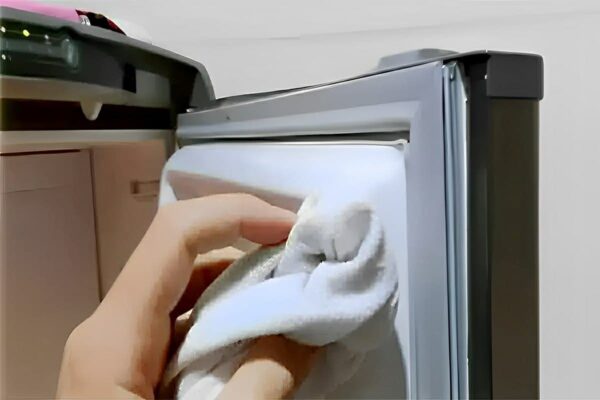 Borracha suja nunca mais: como limpar borracha de geladeira usando apenas 1 produto