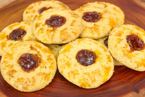 Broa de milho da vovó com recheio de goiabada perfeita para o seu café da manhã ou lanche da tarde