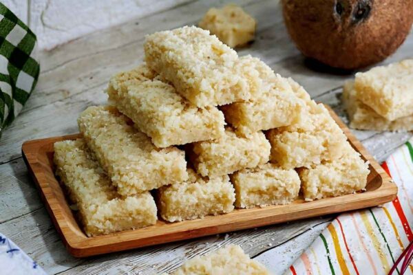 Cocada mineira de leite ninho sem leite condensado pronta em apenas 15 minutos