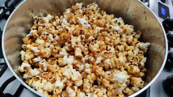 Coloquei leite no milho e fiz a melhor pipoca que já comi até hoje