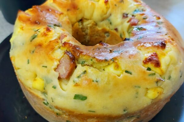 Com apenas 2 ovos e 1 caixinha de creme de leite fiz o bolo salgado mais gostoso da vida