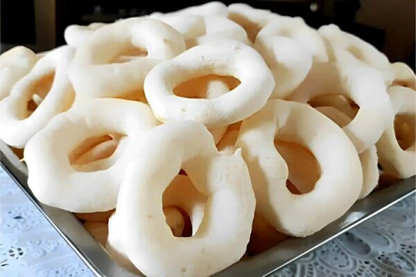 Com apenas 500 gramas de polvilho fiz 100 argolas de biscoito de polvilho assado delicioso