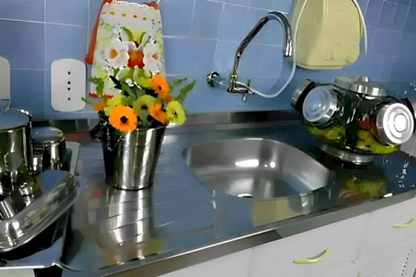 Como dar brilho em pias de inox de um jeito prático e fácil
