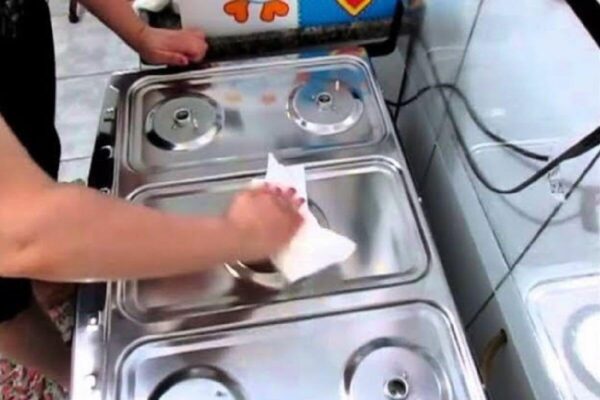 Como deixar fogão brilhando sem manchas de gordura sem muito esforço