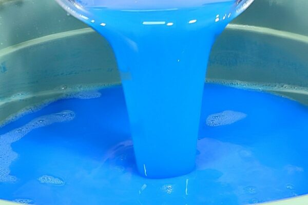 Como fazer sabão líquido caseiro para deixar suas roupas muito macias e perfumadas