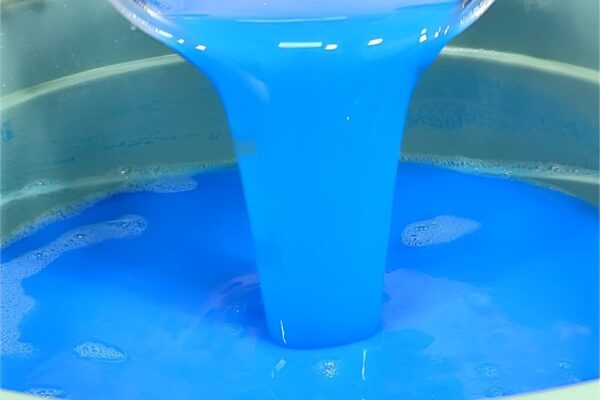 Como fazer sabão líquido caseiro para economizar e deixar as suas roupas limpas macias e perfumadas