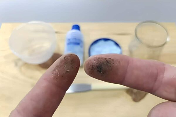 Como remover Super Bonder dos dedos facilmente usando ingredientes que você tem em casa