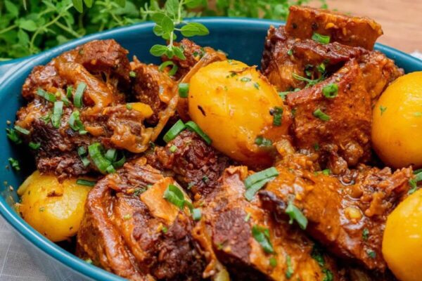 Costela na panela de pressão bem macia e suculenta com aquele caldinho maravilhoso no fundo da panela