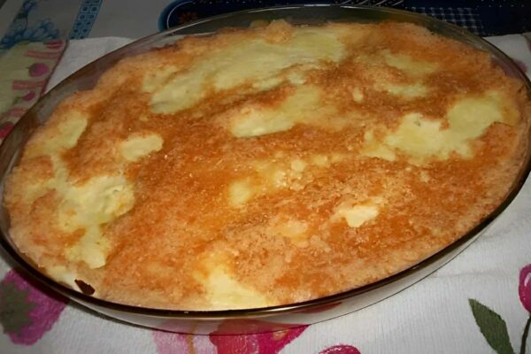 Couve-flor gratinada no forno com molho fica uma delícia perfeita para qualquer dia