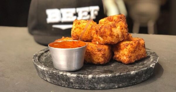 Dadinho de Tapioca com Geleia de Abacaxi e Pimenta