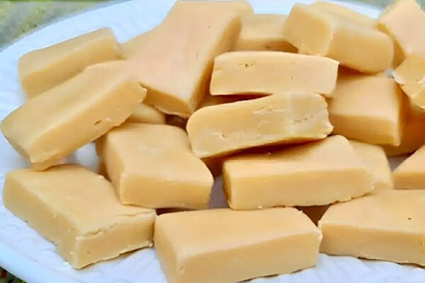Doce de leite macio da fazenda feito com apenas 2 ingredientes