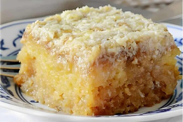 Doce do céu: um bolo de coco bem molhadinho e saboroso para servir no lanche ou na sobremesa