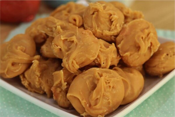 Doce pingo de leite com gostinho de infância feito com apenas 2 ingredientes