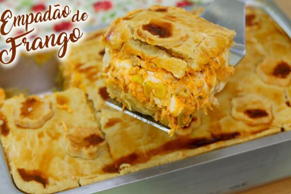 Empadão de frango cremoso com massa de 3 ingredientes deliciosa e fácil de fazer