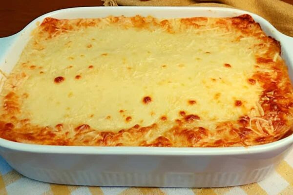 Escondidinho de carne moída com purê de batata muito cremoso e fácil de fazer