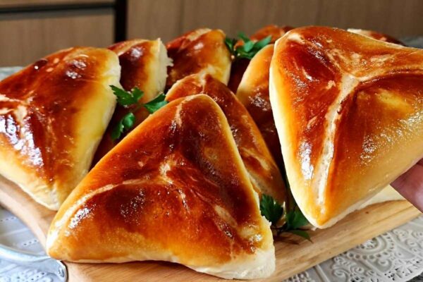 Esfiha de carne com massa fofinha e recheio saboroso e suculento
