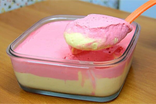 Essa é a sobremesa mais fácil do mundo que leva apenas 2 ingredientes e até criança consegue fazer