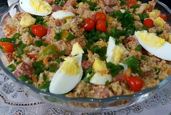 Essa receita de farofa fria sempre faz sucesso no churrasco da minha família e todos pedem a receita