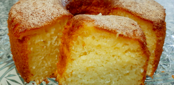 Esse bolo de 3 minutos eu faço sempre que recebo visitas e todo mundo me pede a receita