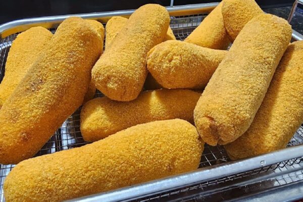 Esse enroladinho de presunto e queijo é o mais fácil de todos e fica uma perfeição