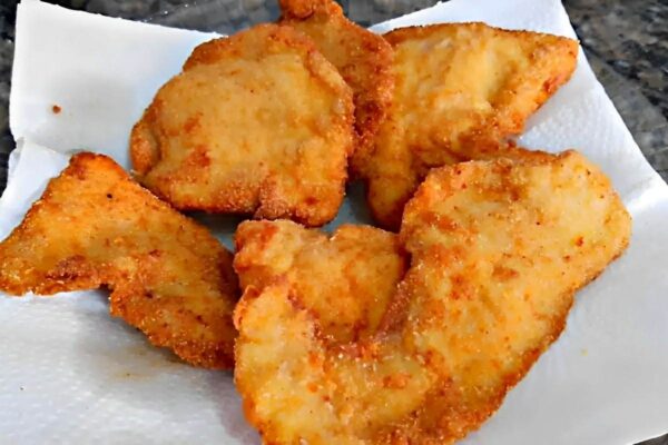 Esse frango empanado sem ovos e sem farinha de trigo vai facilitar a sua vida na cozinha