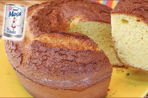 Experimente esse bolo fofinho de leite condensado delicioso para o lanche da tarde
