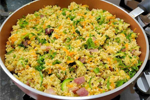 Farofa de abobrinha saborosa e mega saudável para a refeição de toda a família