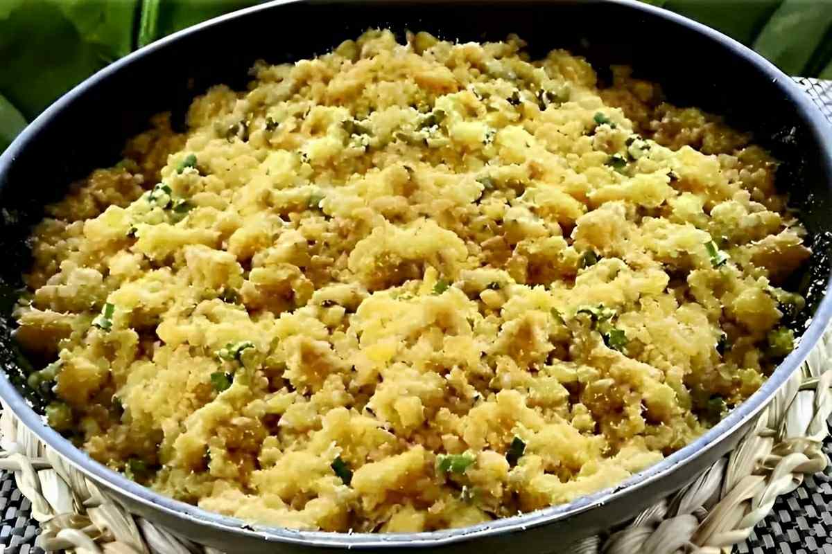 Farofa de banana com farinha de rosca muito leve e deliciosa para acompanhar a sua refeição